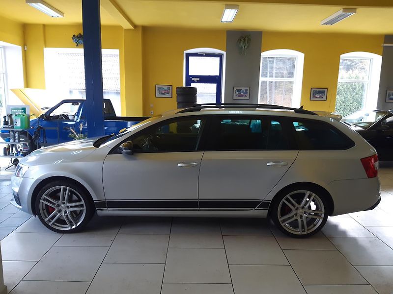 Škoda Octavia 2.0 TDI RS COMBI NAVI - fotka 4 z 29