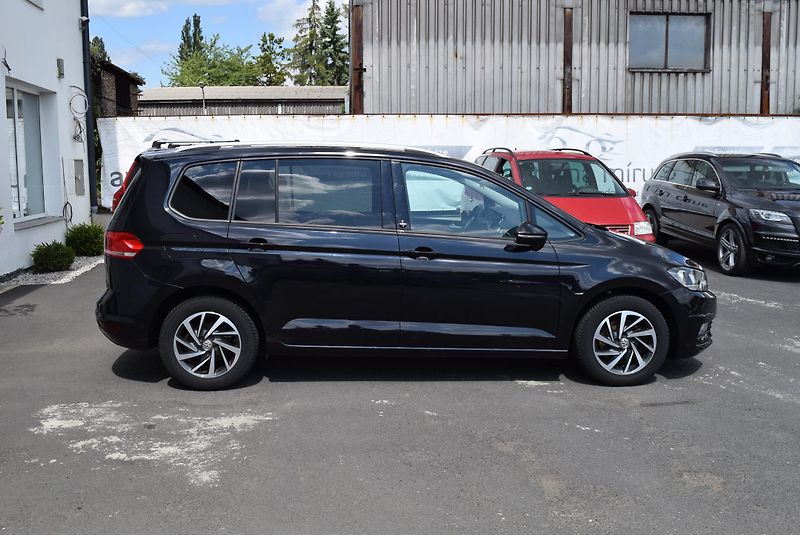 Volkswagen Touran (2017) 1.4TSI 110kw 7MÍST CLBMT NAVI - fotka 6 z 50