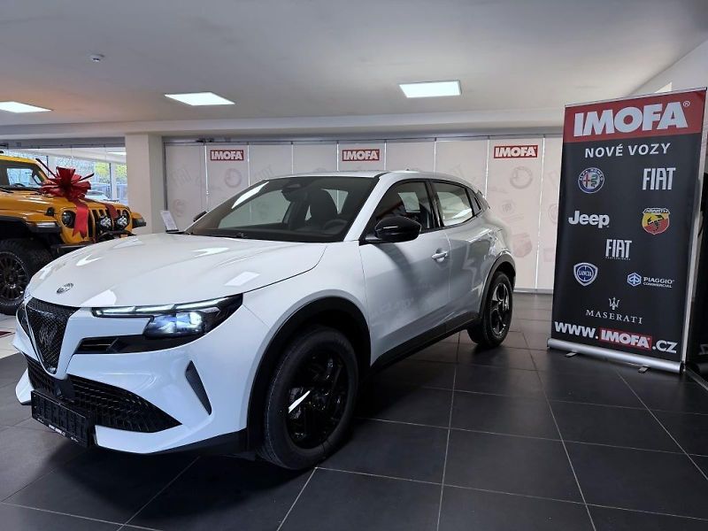 Alfa Romeo Junior (2026) Ibrida 1.2 Turbo 145k *564* - fotka 3 z 6