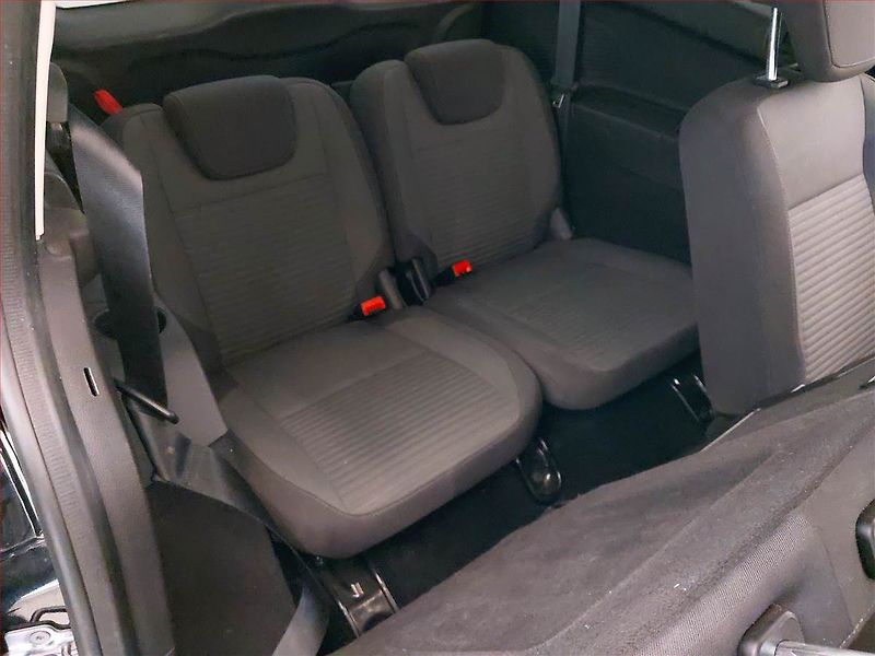 Ford Grand C-MAX (2015) Trend 1.5 TDCi, 7 míst, Navi - fotka 23 z 23