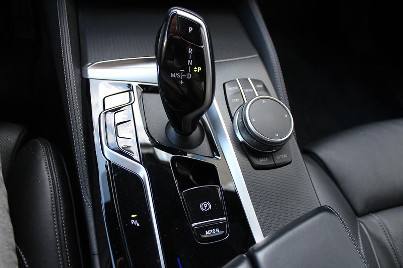 BMW Řada 5 540i xDrive - fotka 15 z 28