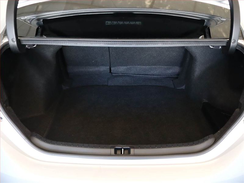 Toyota Corolla (2017) 1.6 Valvematic, Serv.kniha - fotka 12 z 17