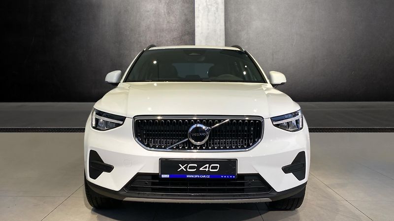 Volvo XC40 (2026) CORE, B3 FWD, 120+10 kW / 163+ - fotka 2 z 14