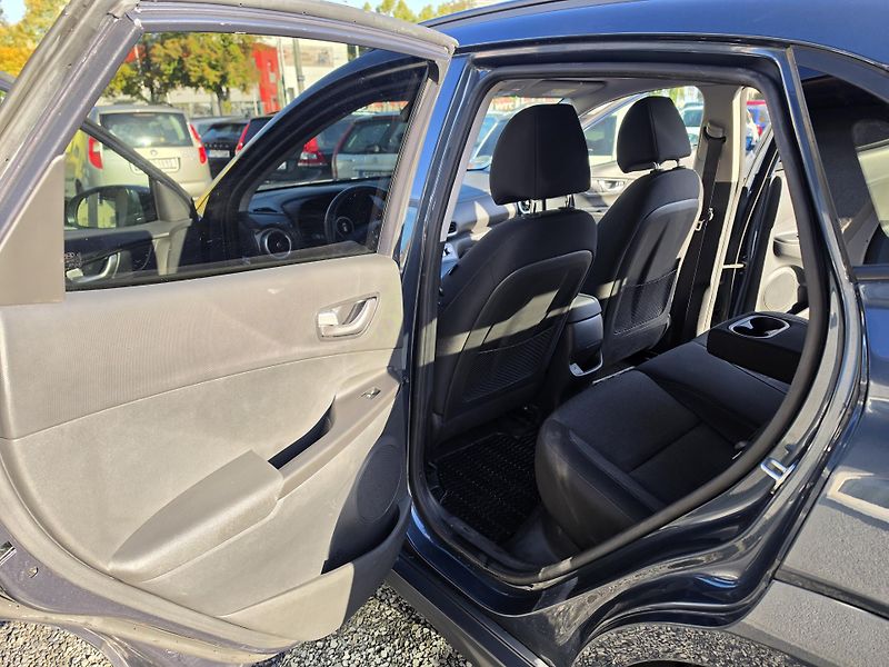 Hyundai Kona KREll 100KW  Kei Záruka Kamera - fotka 11 z 42