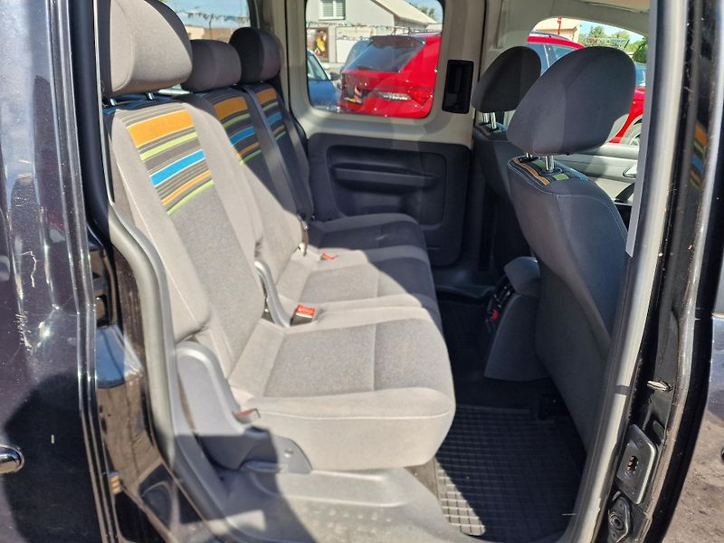 Volkswagen Caddy MAXI 1,6TDI 7MÍST JAKO-O - fotka 11 z 22