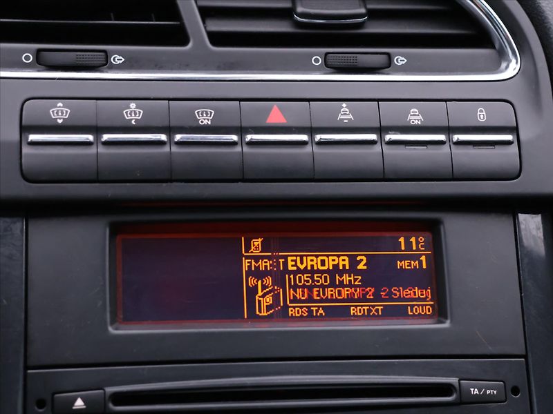 Peugeot 5008 2,0 HDI 110kW CZ Panorama - fotka 23 z 34