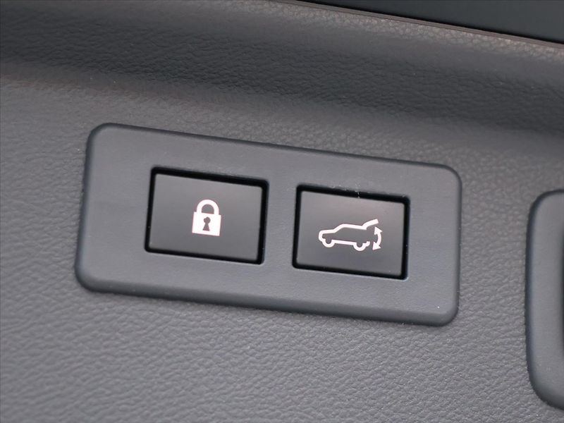 Subaru Forester 2,0 e-Boxer 110kW Comfort CZ - fotka 11 z 38