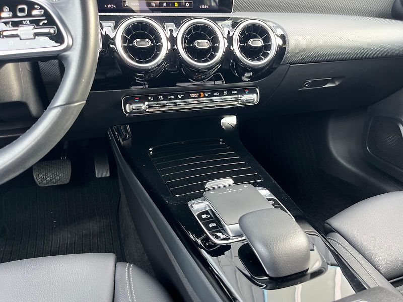 Mercedes-Benz Třídy A 220 4MATIC Progressive 1.majit - fotka 15 z 15