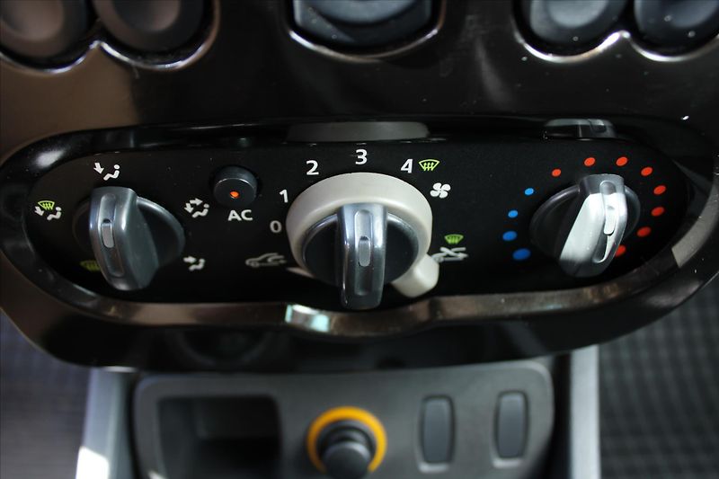 Dacia Duster 1.6i 77kW KLIMA SERV.KNIHA - fotka 16 z 18