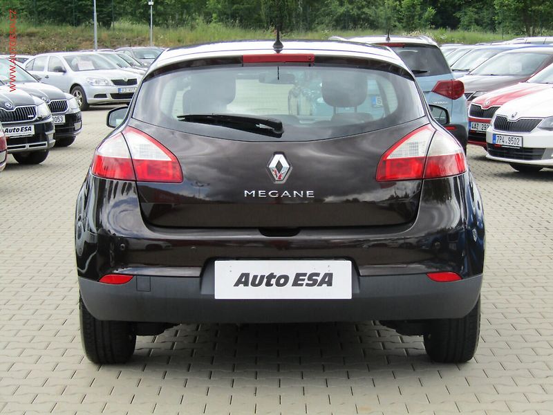 Renault Mégane (2014) 1.6i, 1.maj,ČR, autoAC, temp - fotka 4 z 18