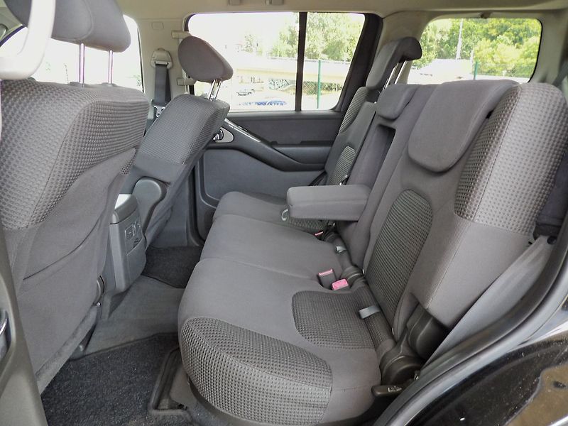 Nissan Pathfinder 2.5dCi 126kW Manuál Style - fotka 19 z 29