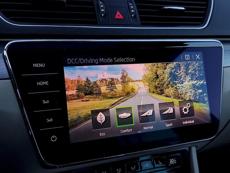 Škoda Superb (2018) Combi Style  Plus 2,0 Tdi 110 - fotka 20 z 46
