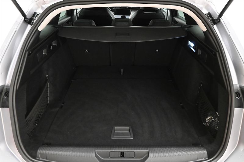 Peugeot 308 1,5 BlueHDI 96 kW ALLURE AT8 Z - fotka 10 z 31
