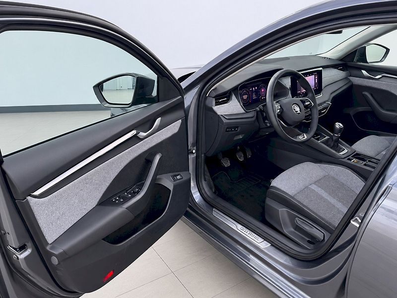 Škoda Octavia (2024) COMBI TOP SELECTION 2,0 TDI 85 - fotka 15 z 34