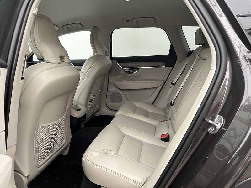 Volvo V90 2.0  B5 4x4 Cross Country Plus - fotka 11 z 30