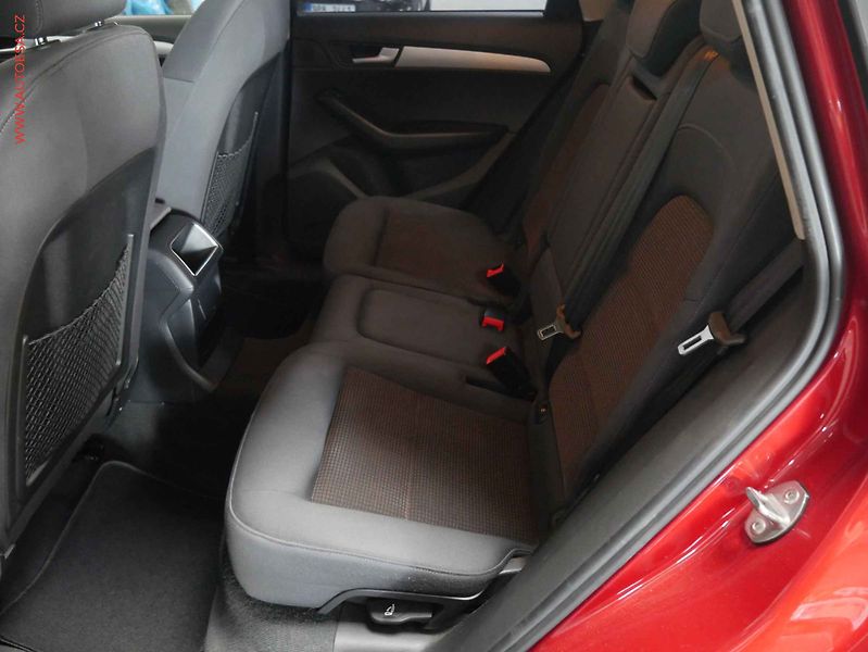 Audi Q5 (2011) 2.0 TDI quattro, ČR, AT - fotka 10 z 20