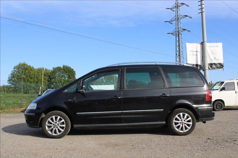Volkswagen Sharan 1,9 TDi  TAŽNÉ,XENONY,7-MÍST - fotka 8 z 31
