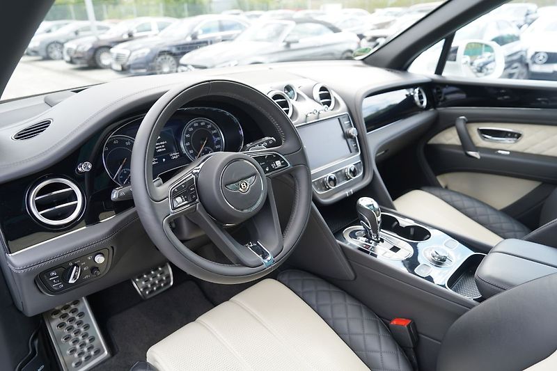 Bentley Bentayga 4.0i V8, Mulliner, ČR, DPH - fotka 29 z 51