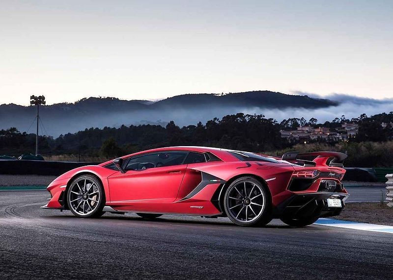 Lamborghini V12