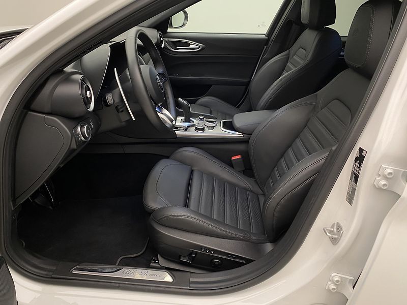Alfa Romeo Giulia 2.0T VELOCE Q4 AUT  - fotka 3 z 56