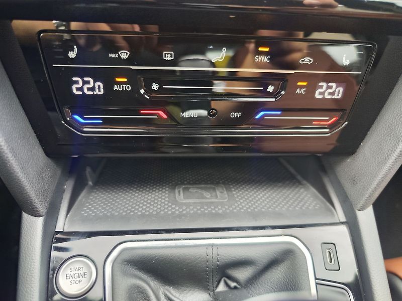 Volkswagen Passat 2.0 TDI/110kW Elegance - fotka 23 z 34