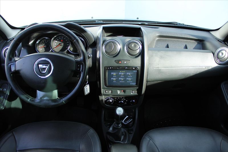 Dacia Duster 1.2 TCe 92kW KLIMA NAVIGACE - fotka 13 z 23