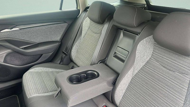 Škoda Superb Combi Selection 2,0TDI 110kW D - fotka 23 z 31