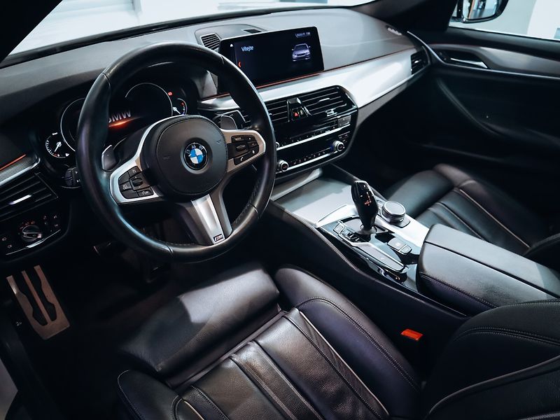 BMW Řada 5 530d xDrive M-Paket 195 kW - fotka 8 z 17