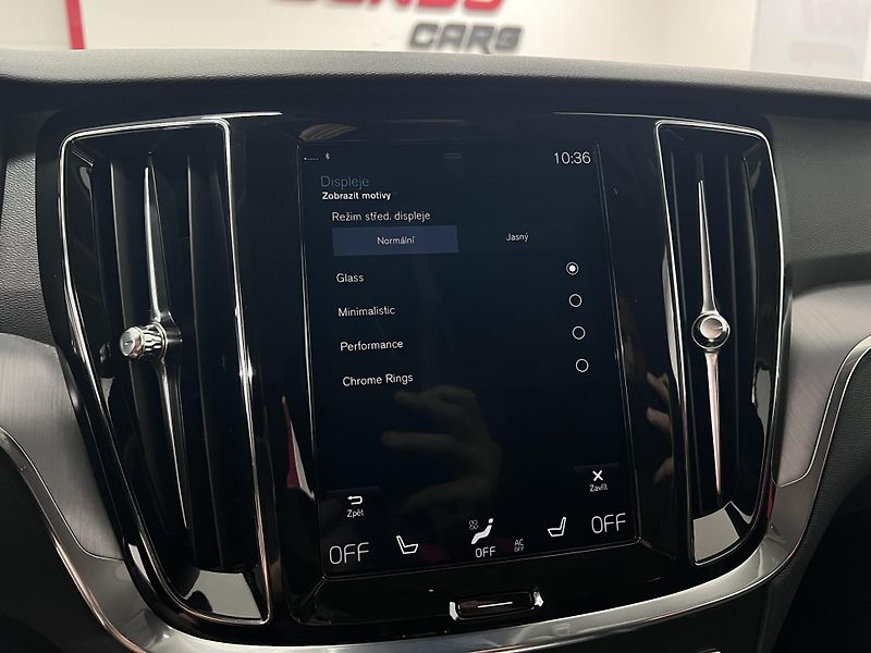 Volvo V60 2.0 T4 140 kW, Automat, 2020 - fotka 35 z 38