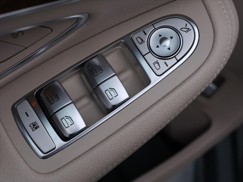 Mercedes-Benz Třídy C 2,0 C300 190kW CZ AMG paket - fotka 15 z 35