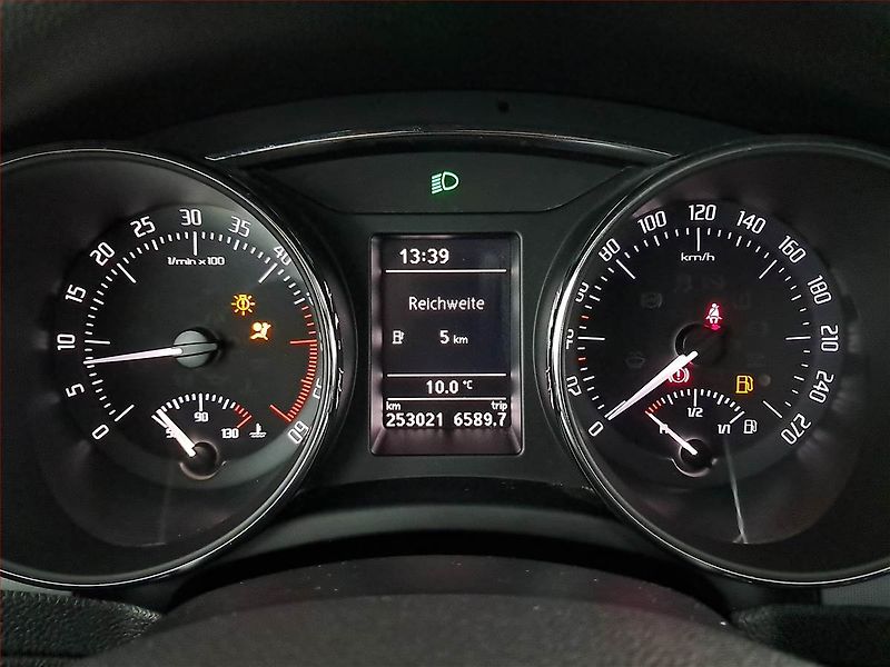 Škoda Superb (2010) 2.0 TDI, Tempomat - fotka 11 z 17
