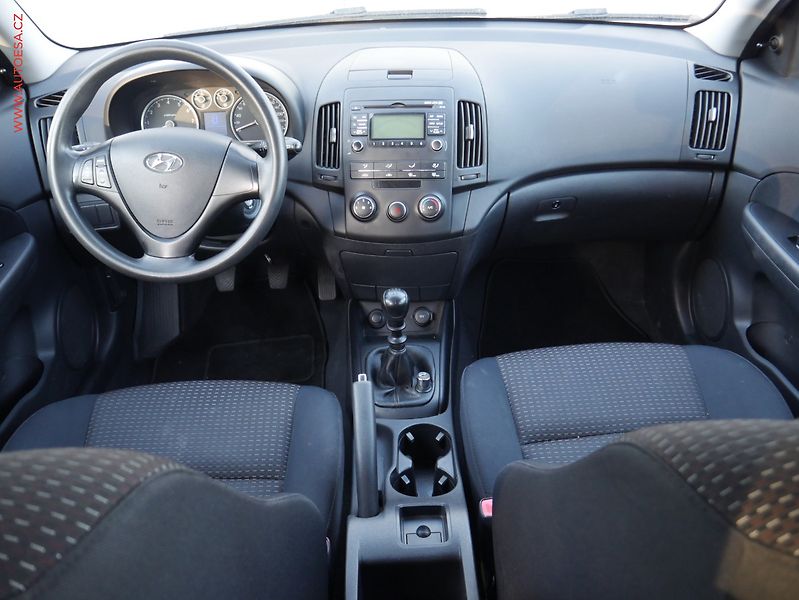 Hyundai i30 (2008) 1.6i, ČR, AC, tažné - fotka 8 z 16