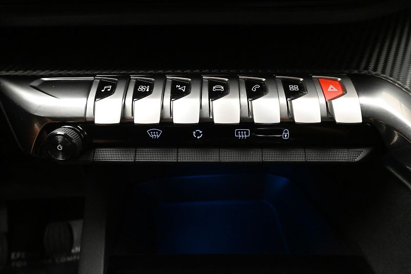 Peugeot 3008 1,5 HDI 96 kW Active Záruka až - fotka 21 z 30