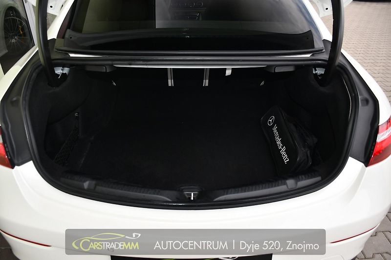 Mercedes-Benz Třídy E 400 4MATIC AMG ACC ČR HUD - fotka 45 z 53