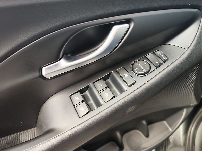 Hyundai i30 1.5 T-GDI/117kW Smart DCT - fotka 26 z 33