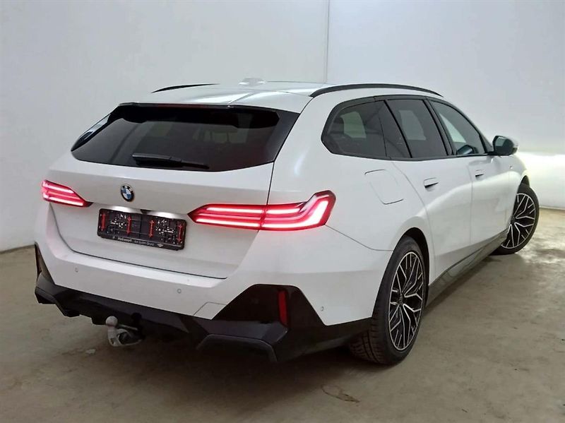 BMW Řada 5 520d Touring - fotka 2 z 11