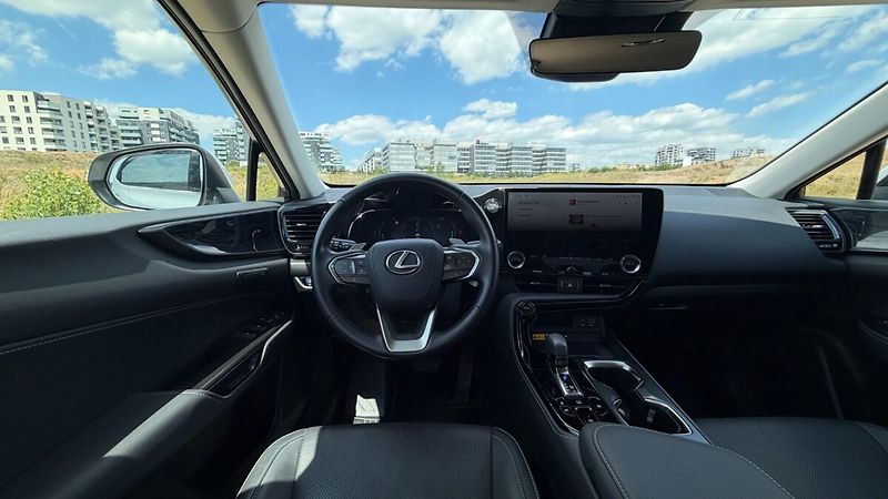 Lexus NX 350h 350H 2,5 HEV PRESTIGE TECH PLU - fotka 17 z 29