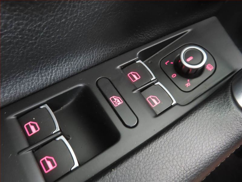 Volkswagen Passat (2011) 2.0 TDI, Navi, Tempomat - fotka 14 z 14