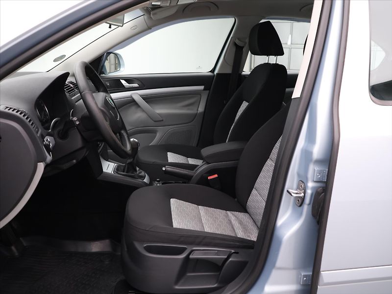 Škoda Octavia 1,4 TSI 90 kW Ambiente - fotka 11 z 26