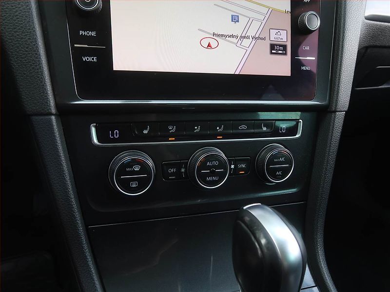 Volkswagen Golf (2019) 2.0 TDI, Automat, Serv.kniha - fotka 16 z 16