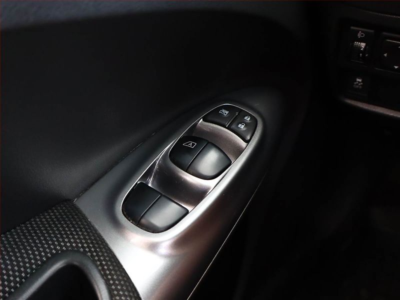 Nissan Juke (2010) 1.6 i, Tempomat - fotka 14 z 15