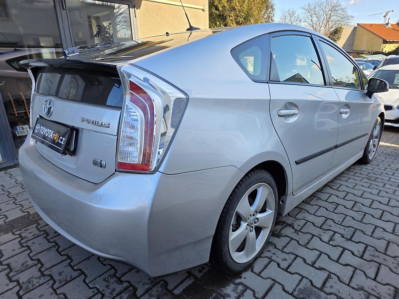 Toyota Prius 1.8-HYBRID-spotř.5l/100km - fotka 10 z 18