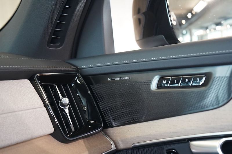 Volvo XC90 T8 PLUS Dark, Vzduch,Ventilace - fotka 39 z 46