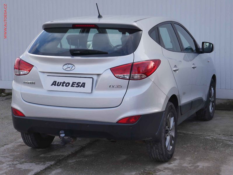 Hyundai ix35 (2014) 1.6i, AC, výhřev sed - fotka 6 z 16
