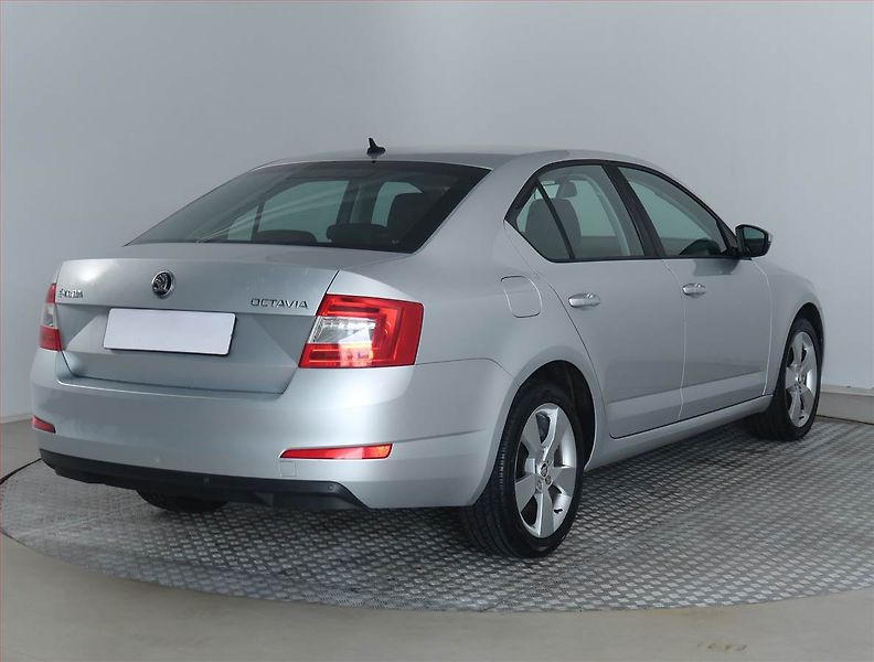 Škoda Octavia (2015) Elegance 1.6 TDI, Tempomat - fotka 5 z 17