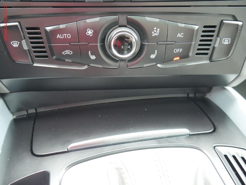 Audi Q5 (2011) 2.0TDi Quattro, 1.maj, AT - fotka 19 z 22