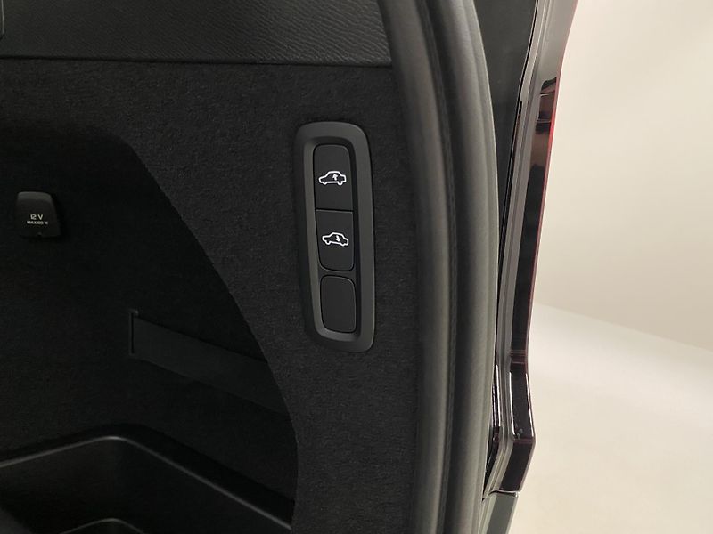 Volvo XC90 (2026) T8 AWD Plug-in DARK ULTRA - fotka 24 z 74