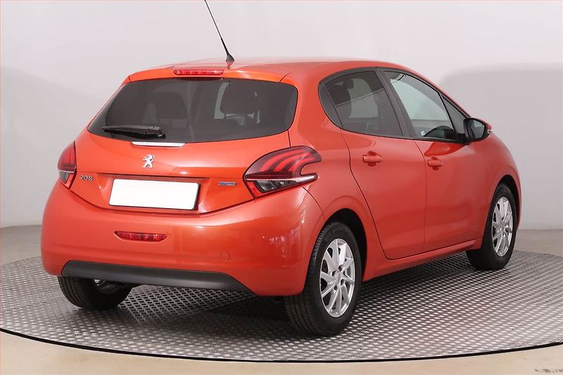 Peugeot 208 (2016) Active 1.2 PureTech - fotka 5 z 12