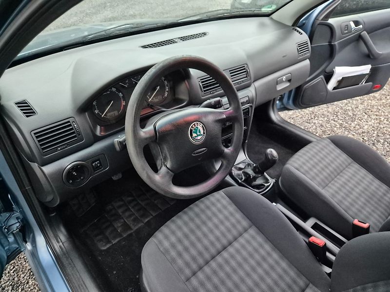 Škoda Octavia (2008) 1.6 MPI Zimáky,TOP - fotka 16 z 32