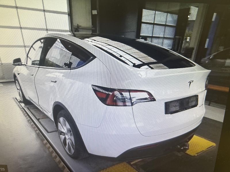 Tesla Model Y LONG RANGE DUAL MOTOR TZ 94% - fotka 2 z 4